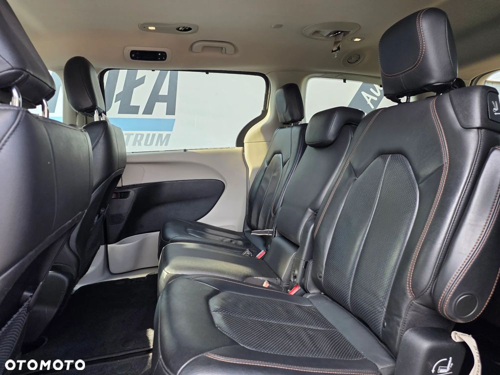 Chrysler Pacifica - 19