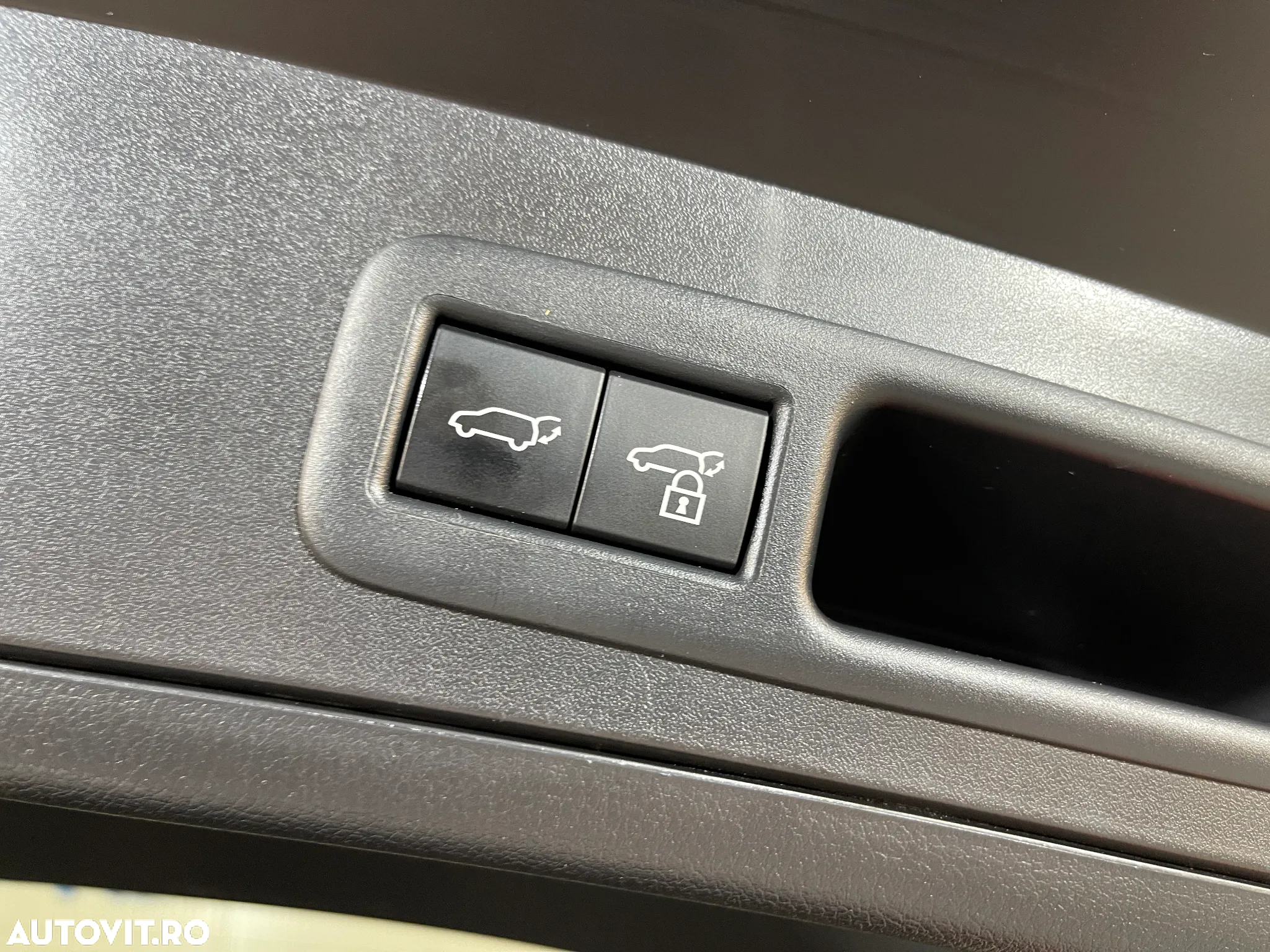 Lexus UX 250h (E-FOUR) Luxury Line - 17