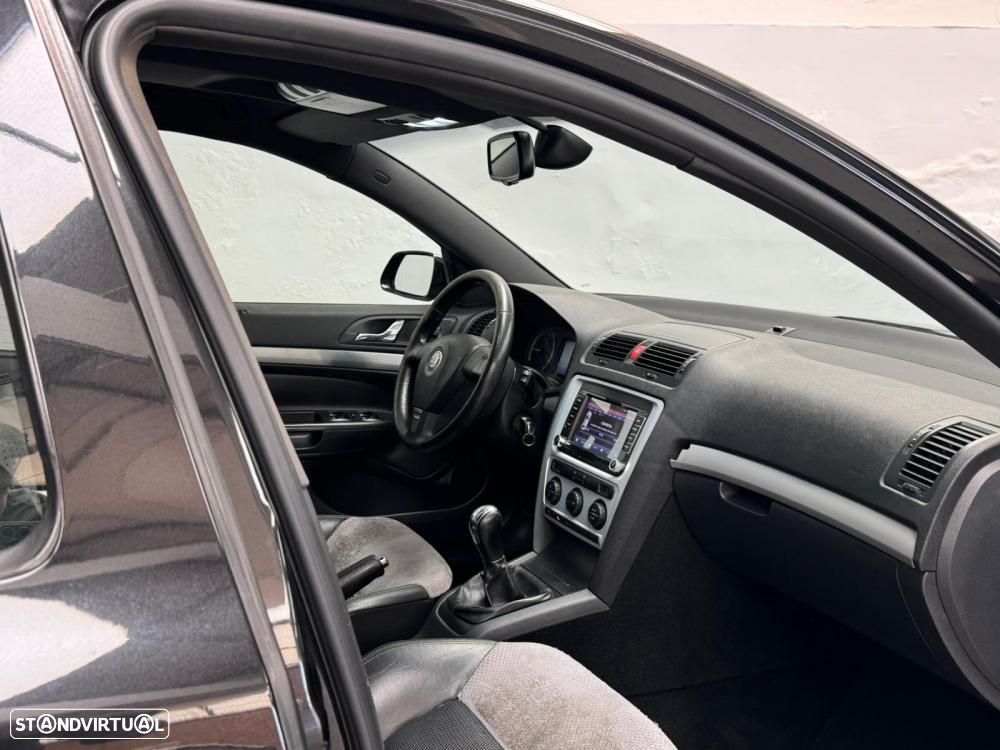 Skoda Octavia 2.0 TDI RS - 16
