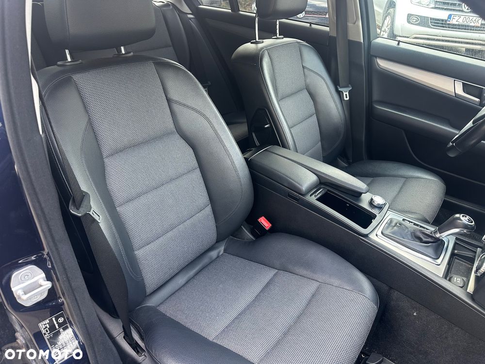 Mercedes-Benz Klasa C 180 CGI Automatik BlueEFFICIENCY Avantgarde - 19