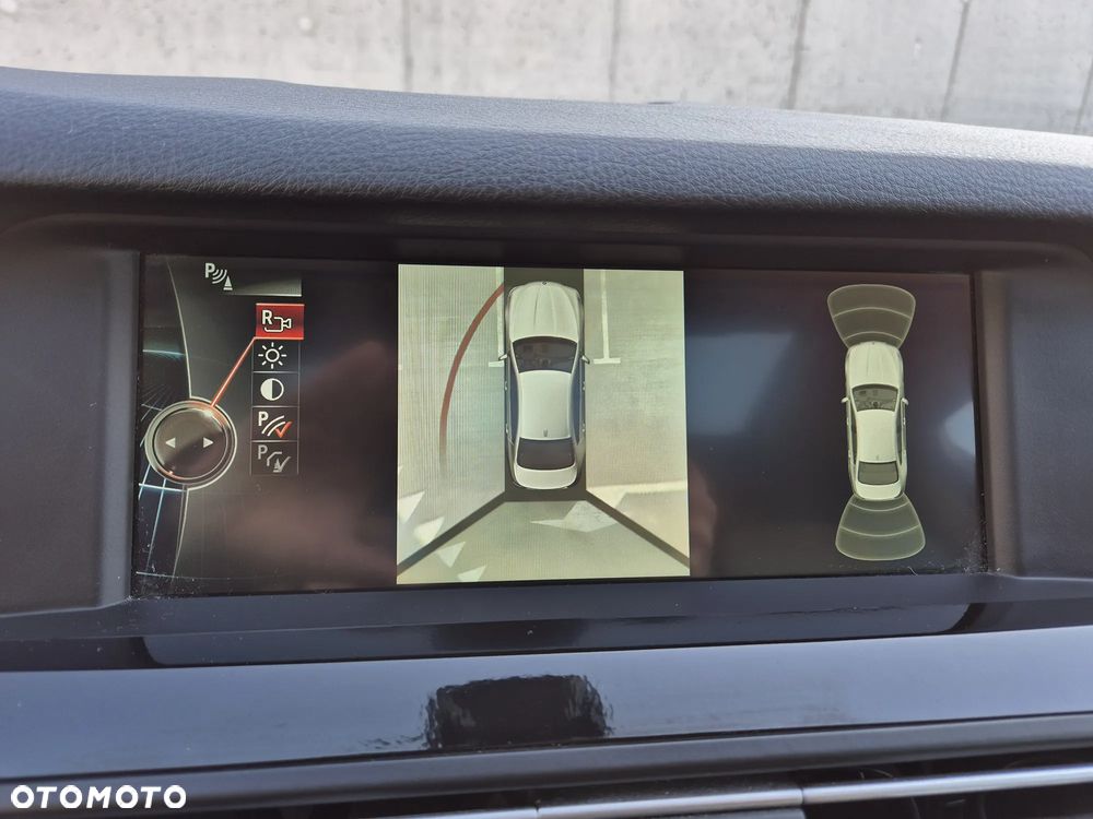 BMW Seria 5 520d - 24