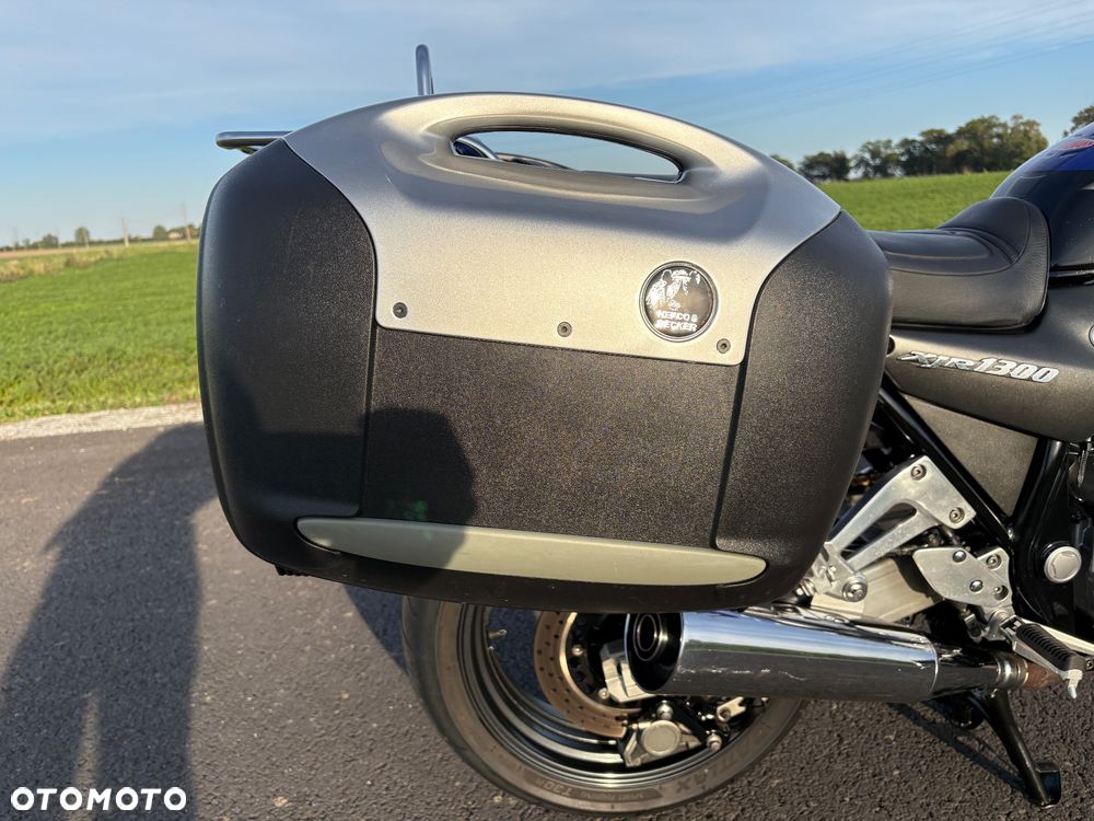 Yamaha XJR - 17