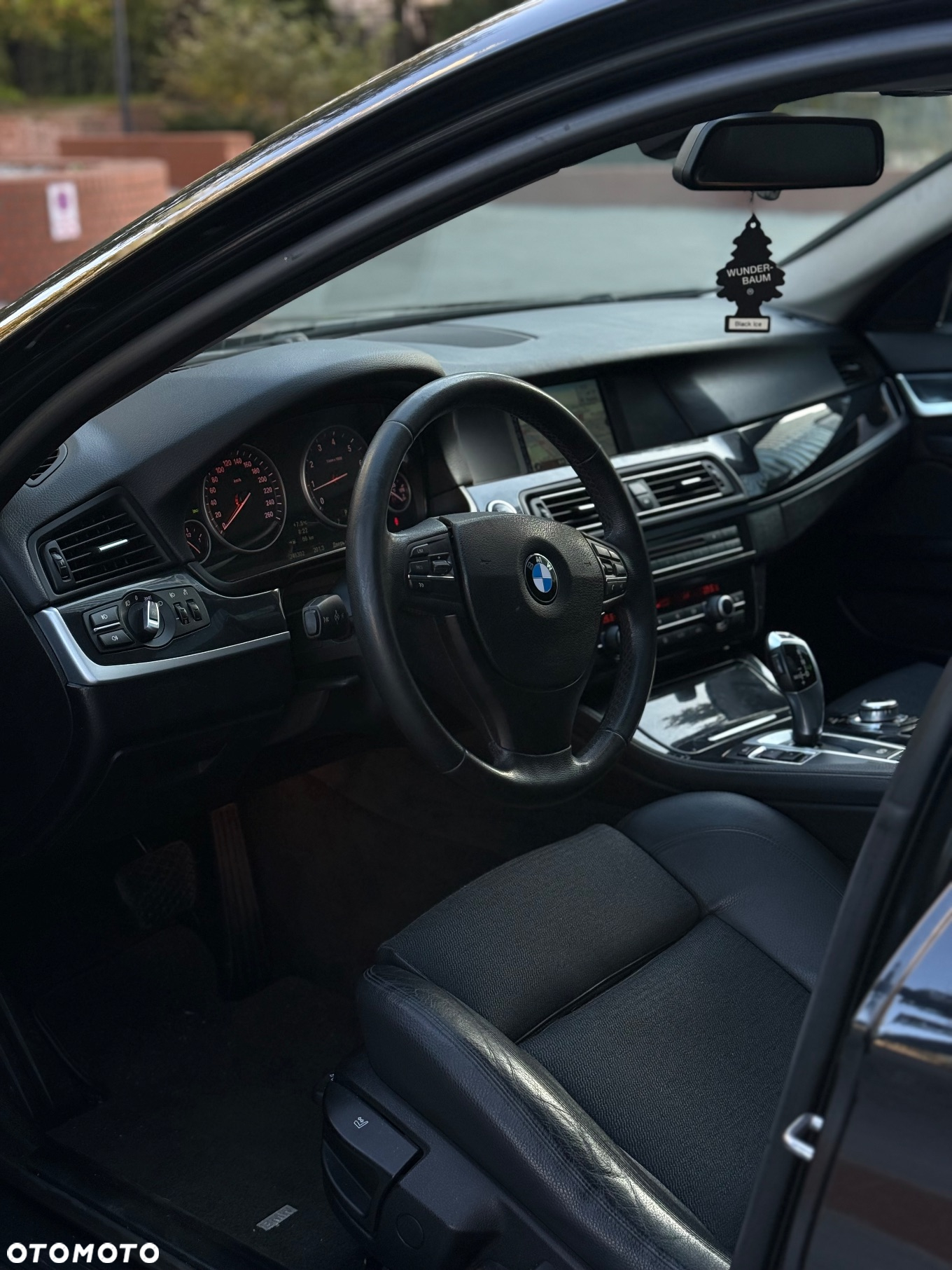 BMW Seria 5 520i Touring Luxury Line - 9