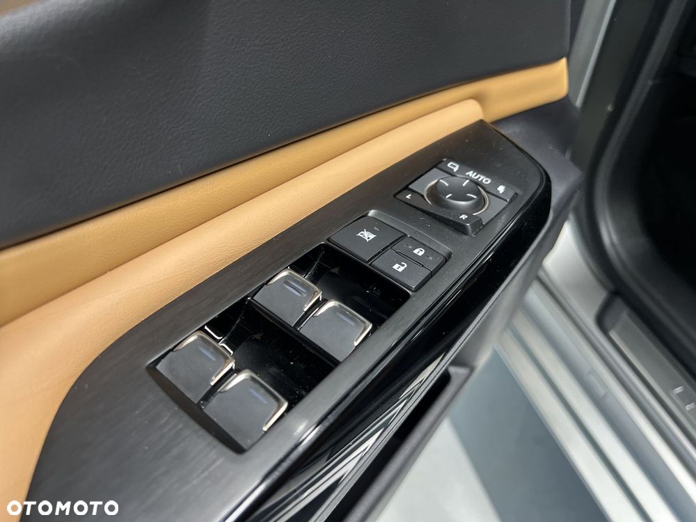 Lexus ES 300h Omotenashi - 22