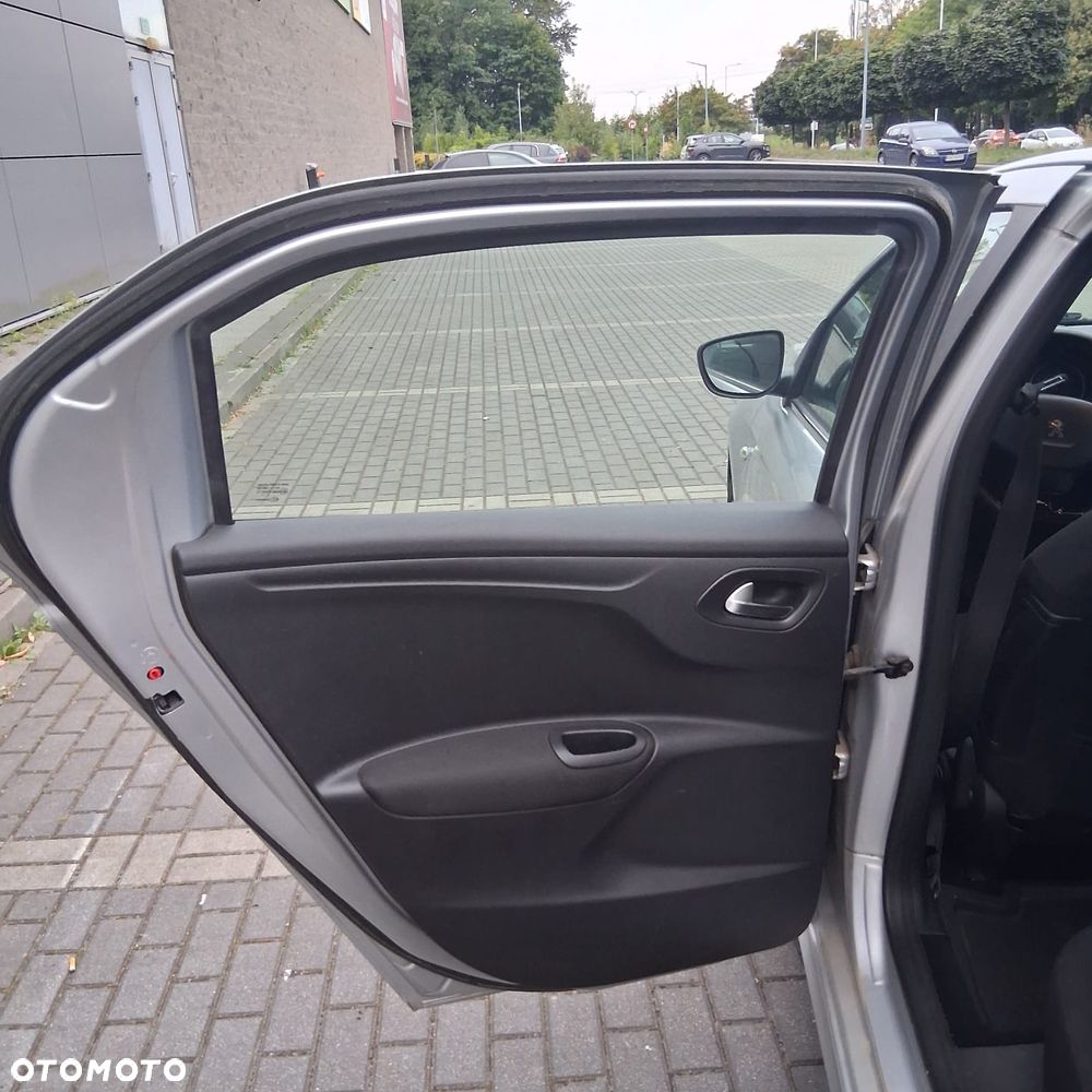 Peugeot 301 1.6 VTi Allure - 19