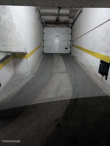 Garagem 17m² em Fitares, Rio de Mouro - Grande imagem: 2/4