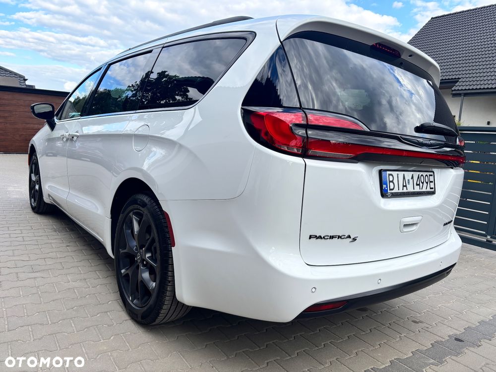 Chrysler Pacifica - 13