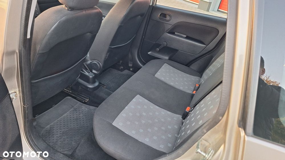Ford Fiesta - 8