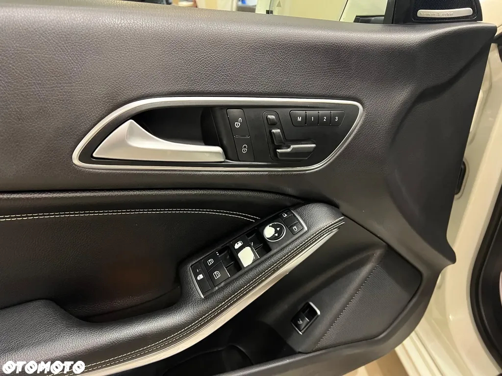 Mercedes-Benz CLA 250 7G-DCT - 23