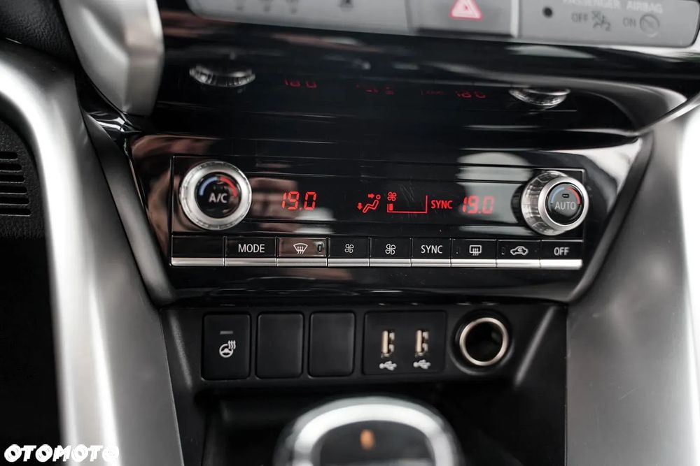 Mitsubishi Eclipse Cross Plug-In Hybrid 4WD Top - 32