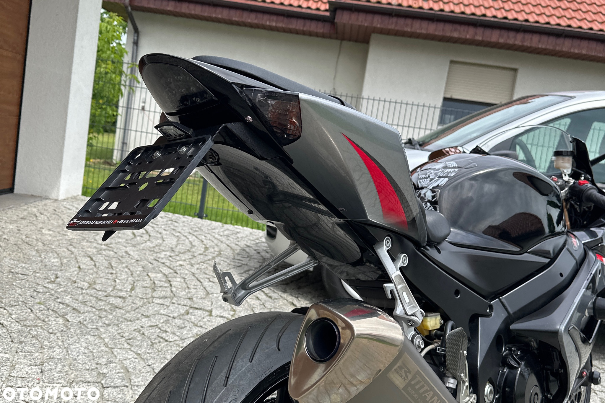 Suzuki GSX 1000 - 12