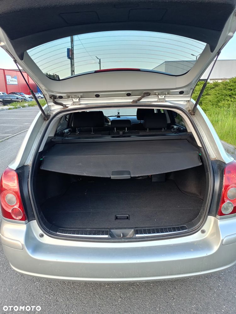 Toyota Avensis 2.0 VVT-i Sol plus Premium - 4