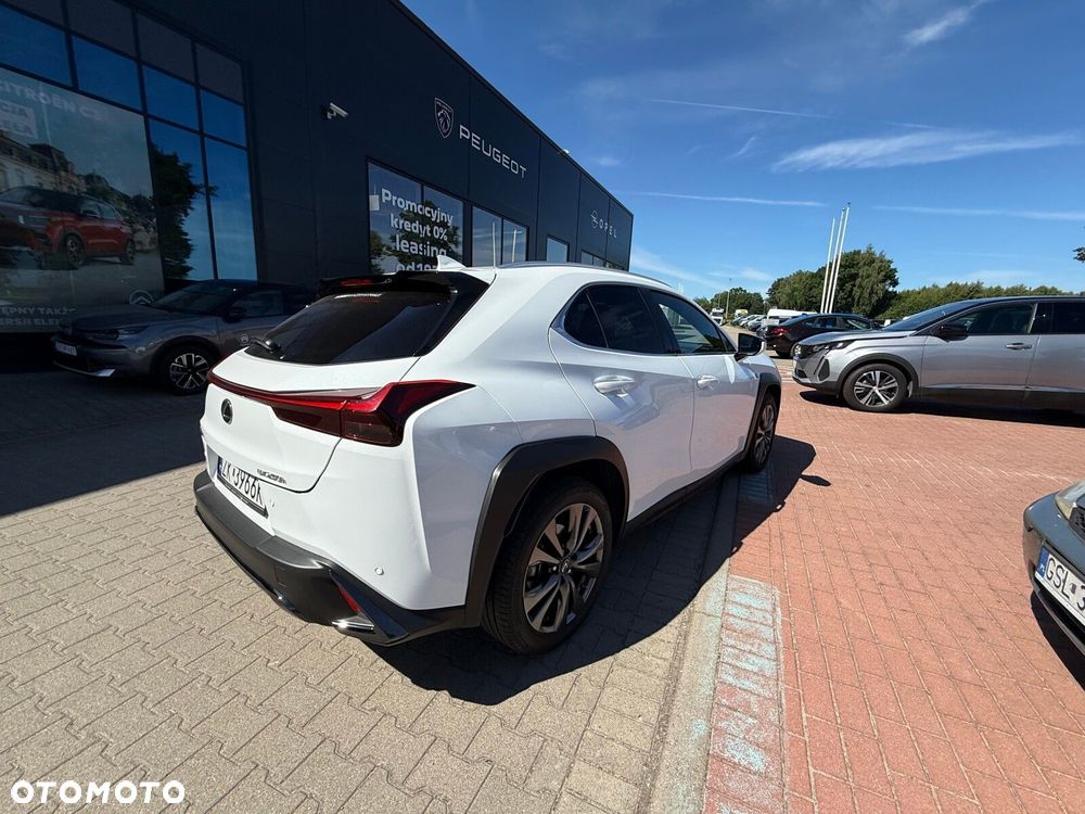 Lexus UX - 4