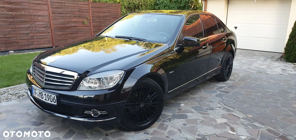 Mercedes-Benz Klasa C 180 CGI Automatik BlueEFFICIENCY Avantgarde - 2
