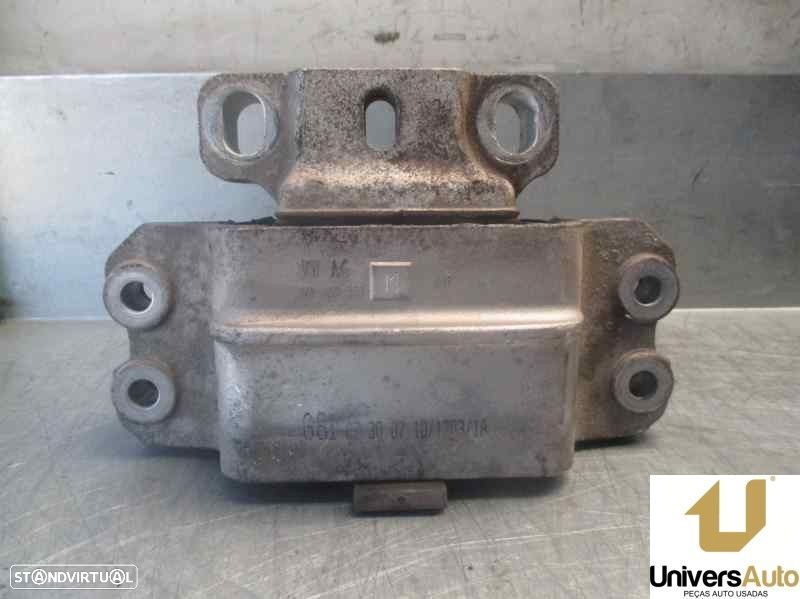 APOIO MOTOR ESQUERDO VOLKSWAGEN CADDY III FURGÃO 2010 -1K0199555M - 1