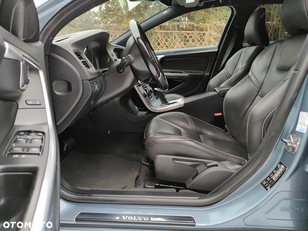 Volvo V60 D4 Geartronic Summum - 28