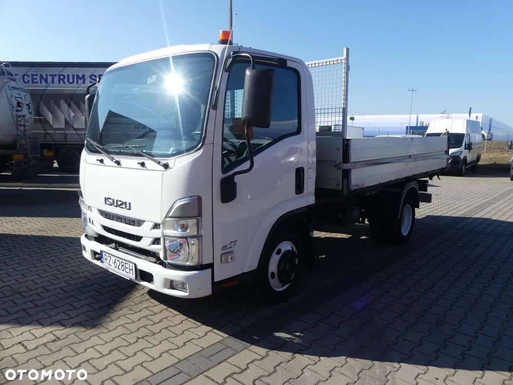 Isuzu M27 - 1