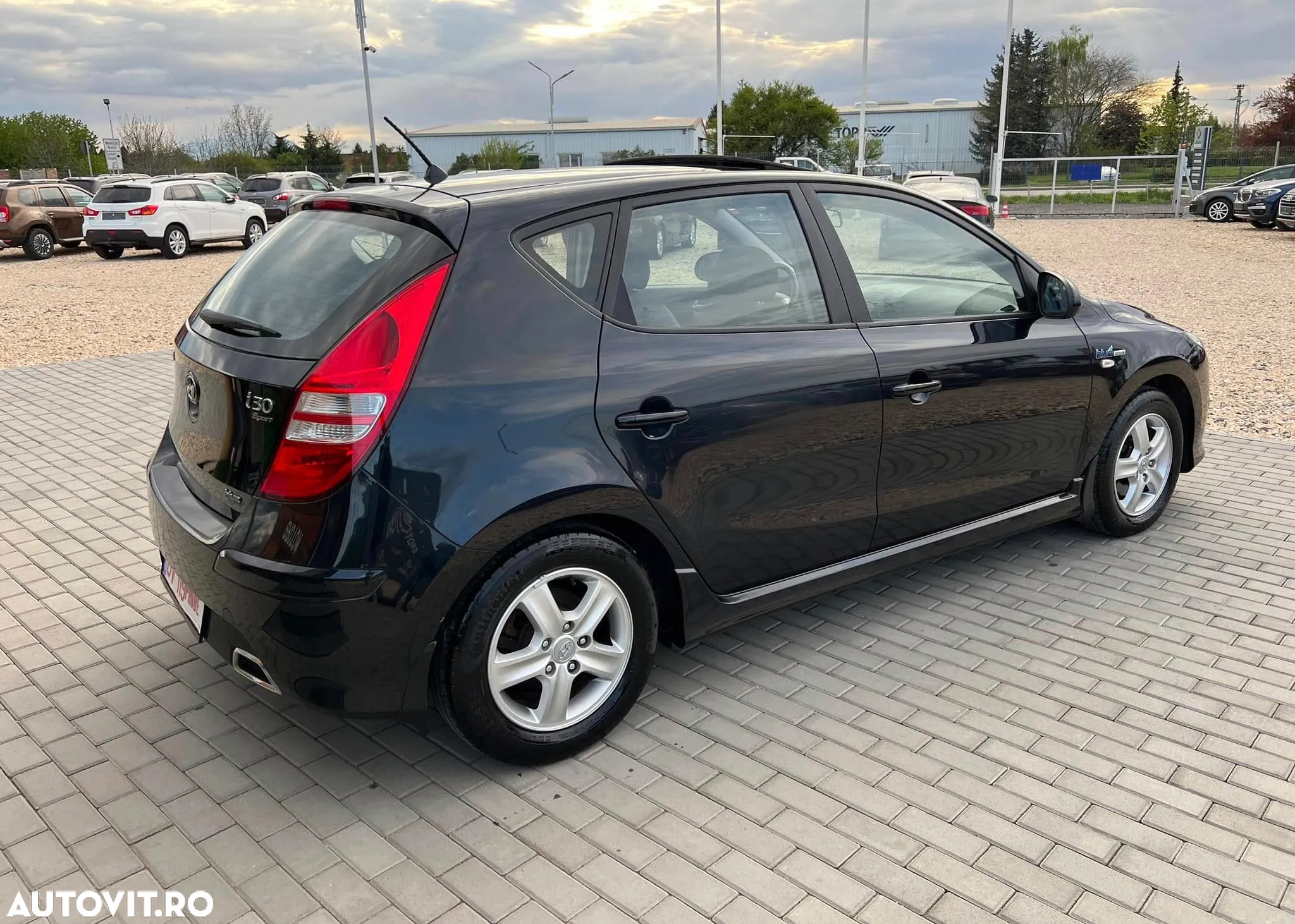 Hyundai i30 1.6 CRDi CLASSIC - 2