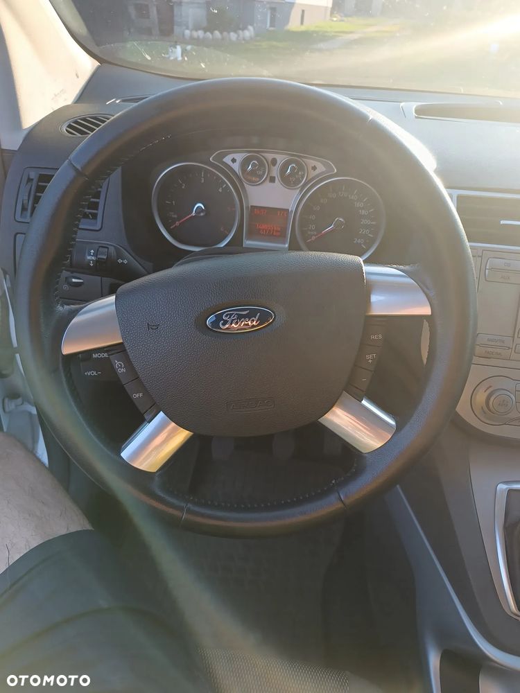 Ford Kuga - 3