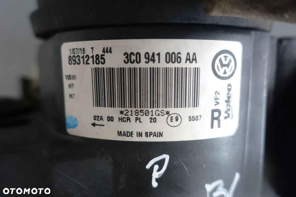 LAMPA PRAWY PRZÓD PASSAT B6 ORYGINAŁ z 2016 roku - 2