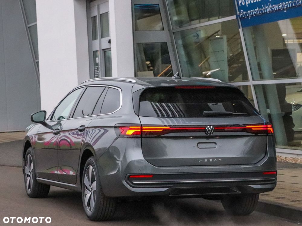 Volkswagen Passat - 4