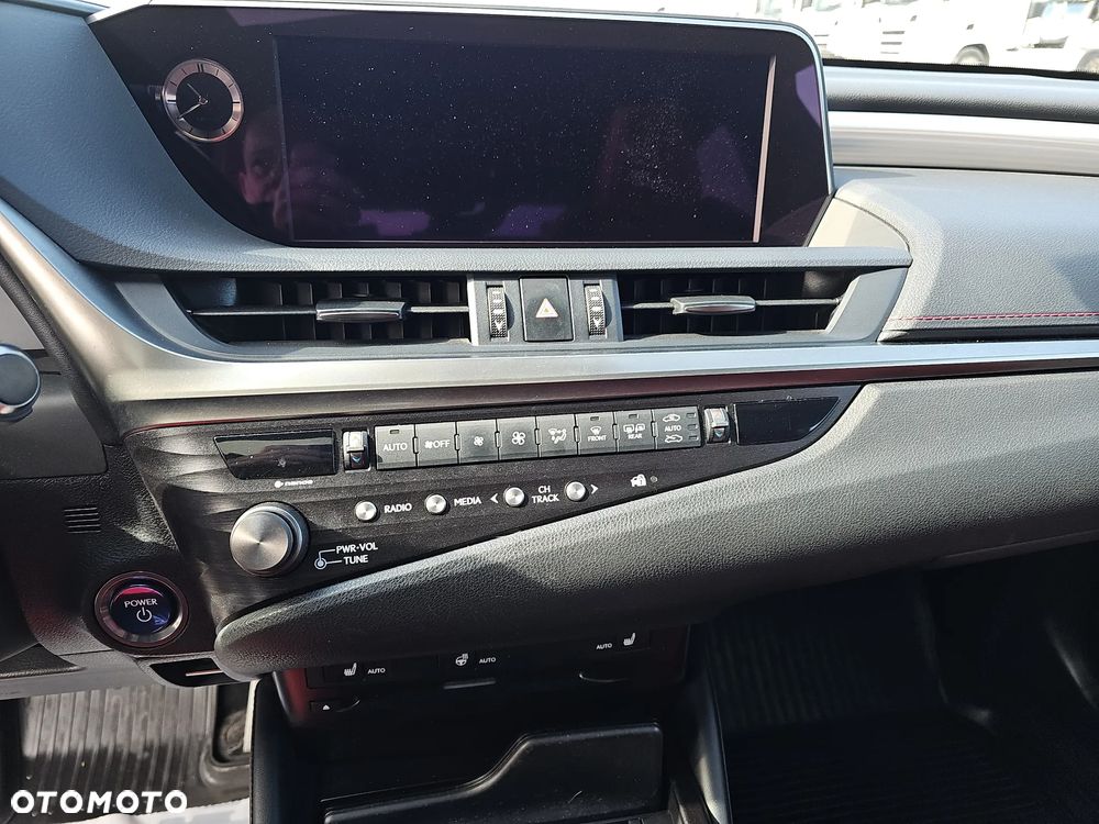 Lexus ES 300h F Sport - 14