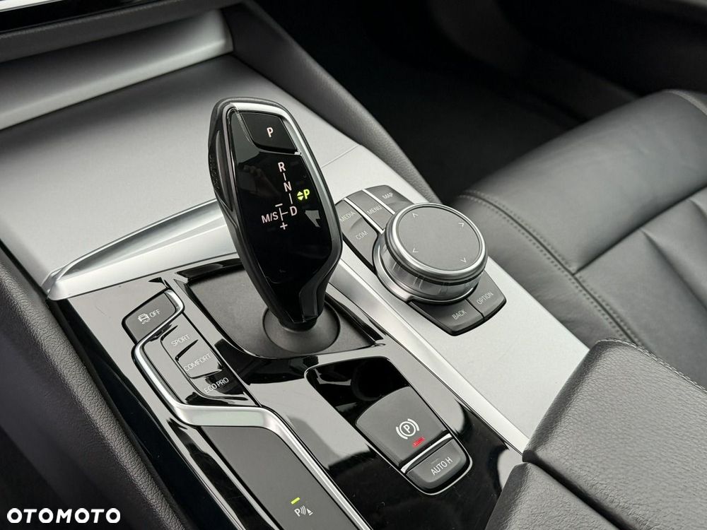 BMW Seria 5 518d - 30