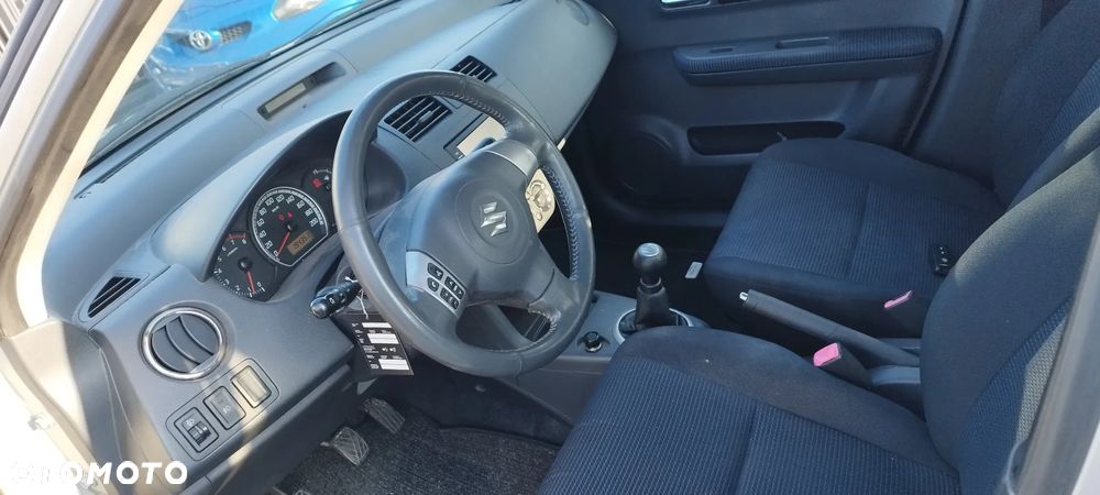 Suzuki Swift - 4