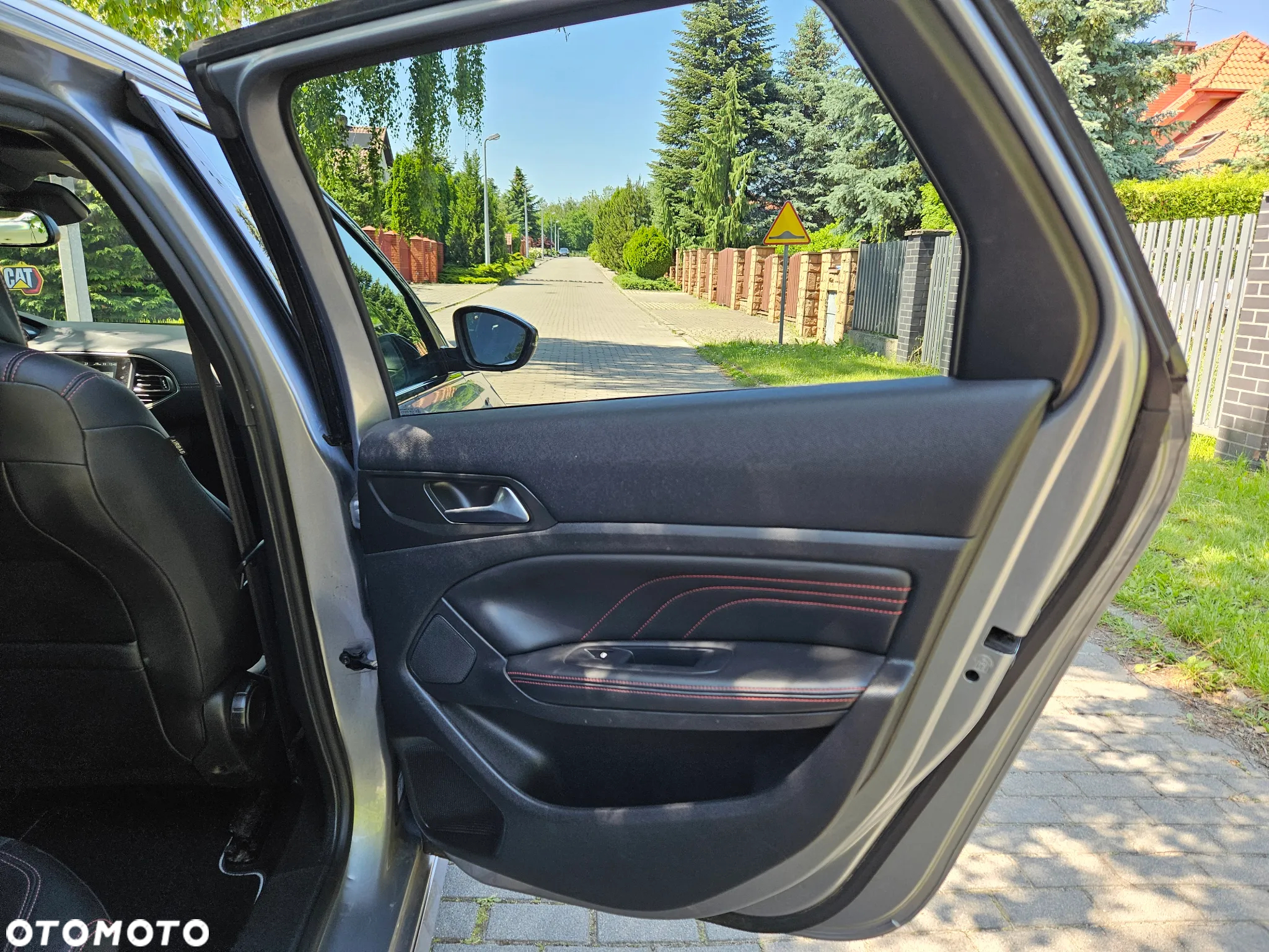 Peugeot 308 1.6 e-THP GT S&S - 28