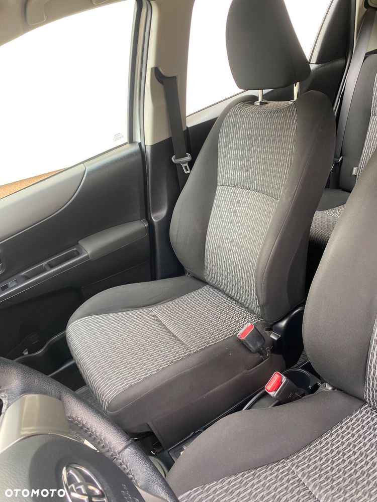 Toyota Yaris - 32