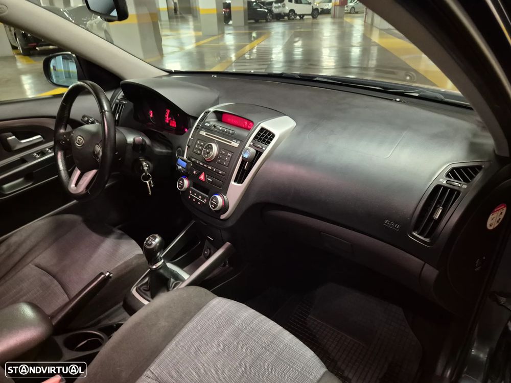 Kia Ceed SW 1.4 CVVT LX ISG - 40