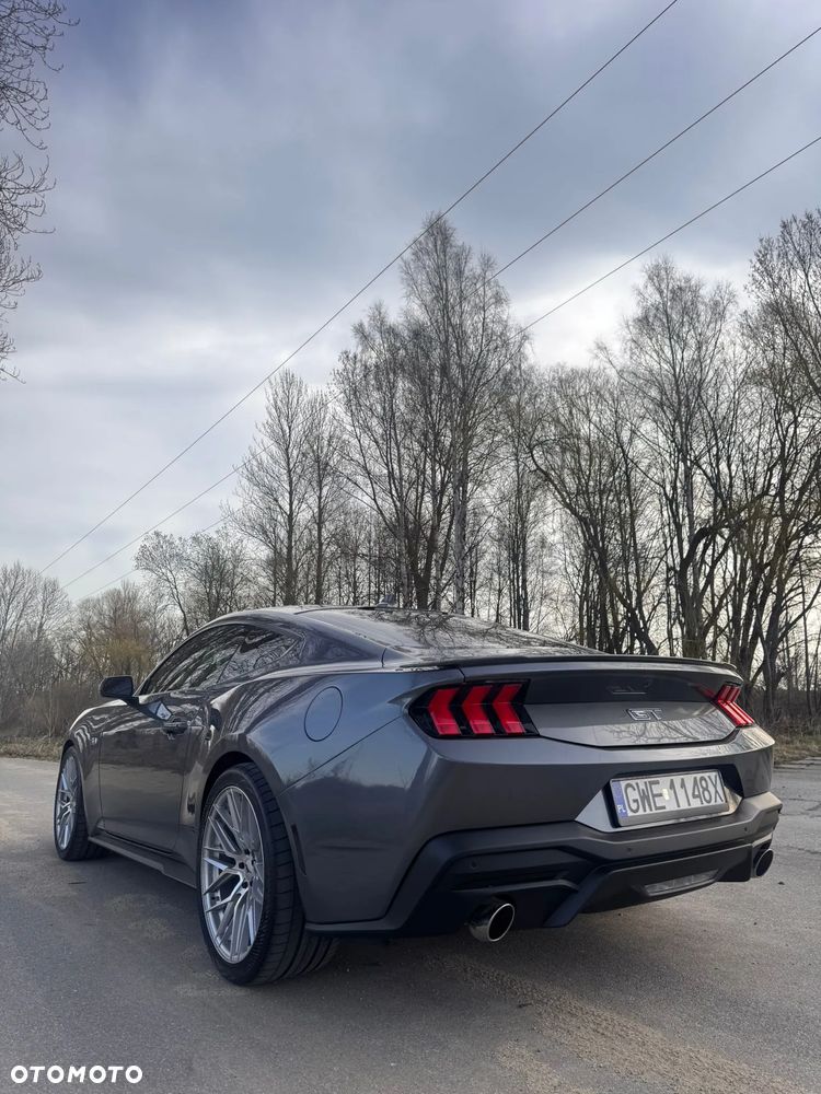 Ford Mustang - 4