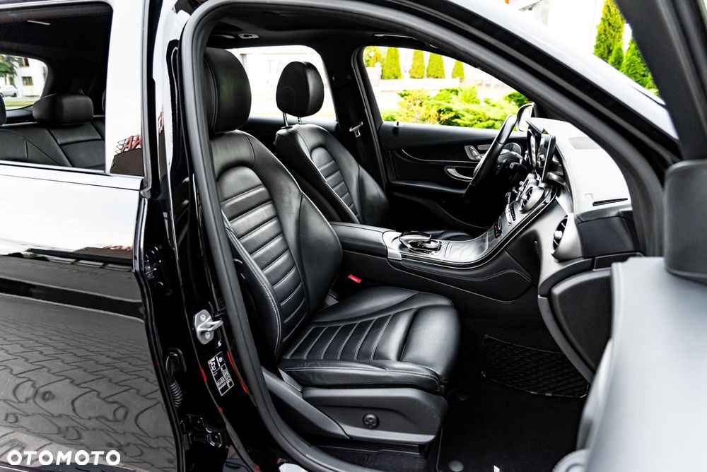 Mercedes-Benz GLC 250 4Matic 9G-TRONIC AMG Line - 28