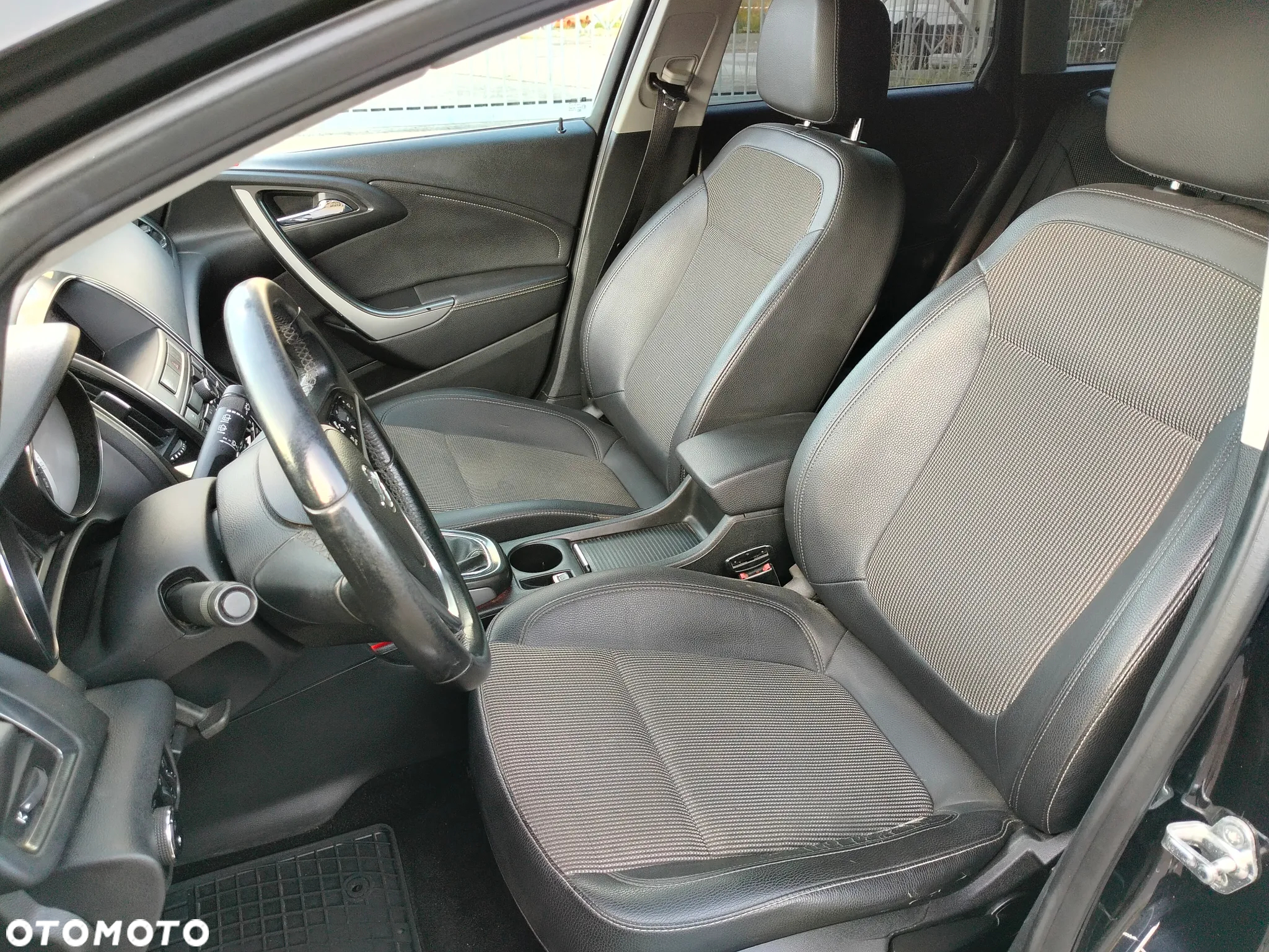 Opel Astra IV 1.4 T Essentia - 12
