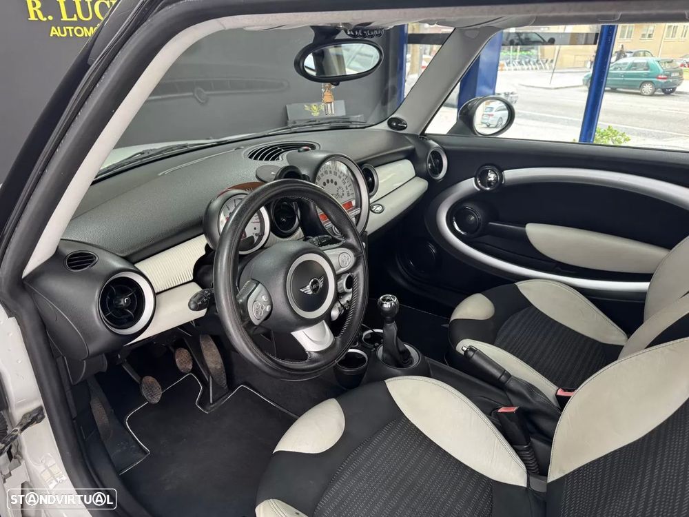 MINI 3 Portas Cooper D - 16