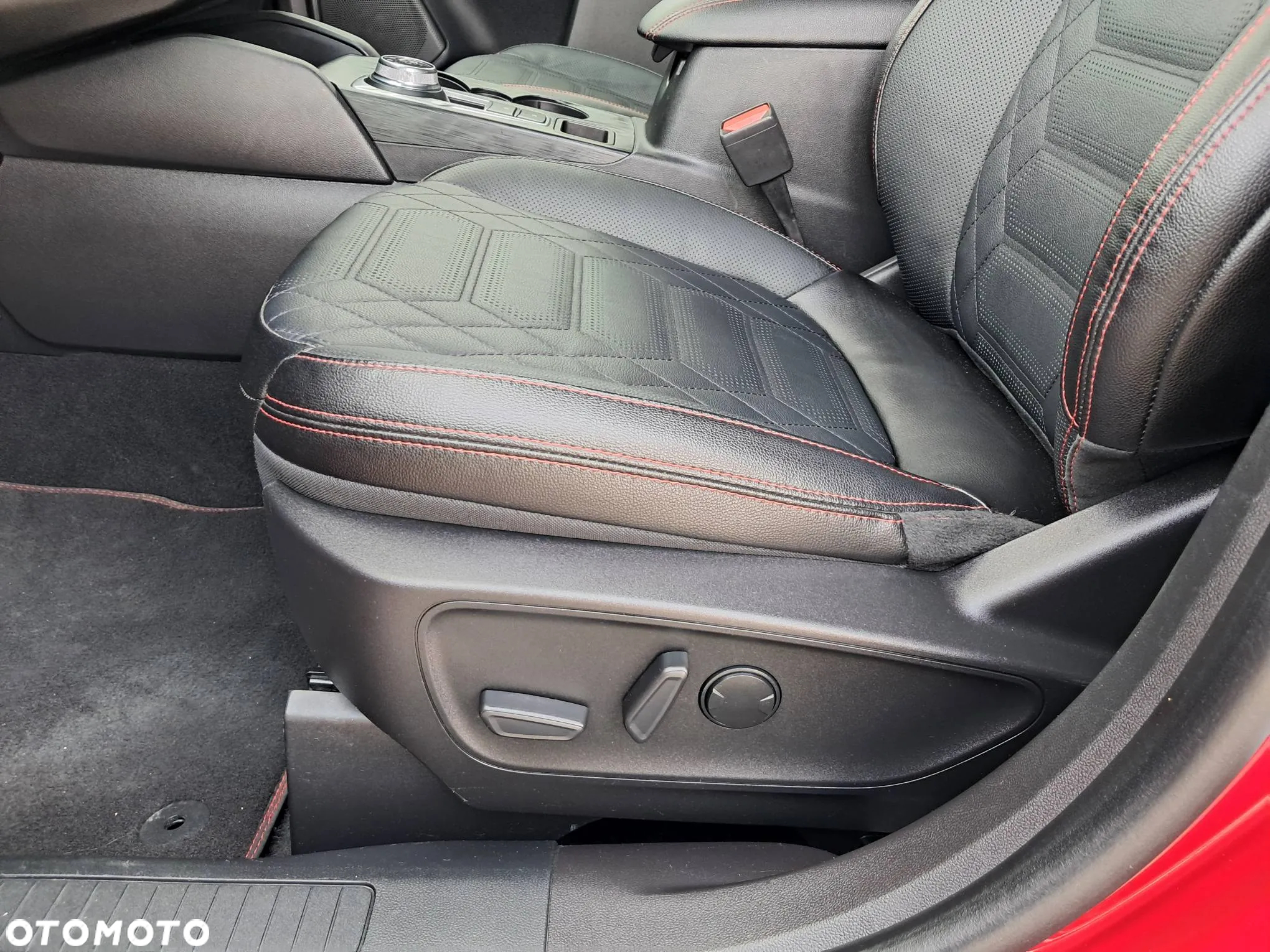 Ford Escape 2.0 EcoBoost AWD Titanium - 29