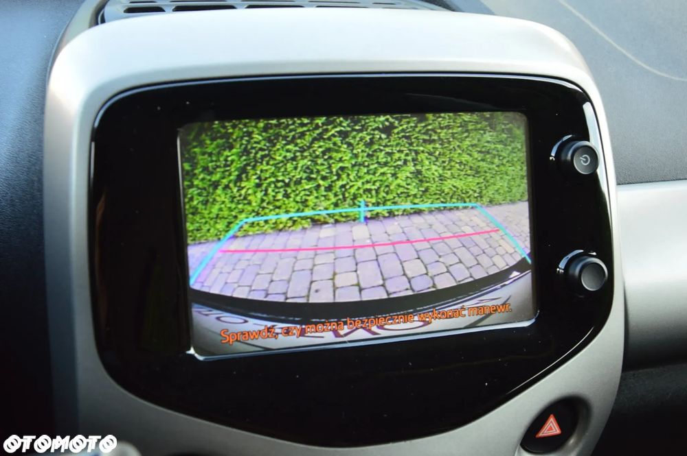 Toyota Aygo x-play touch - 20