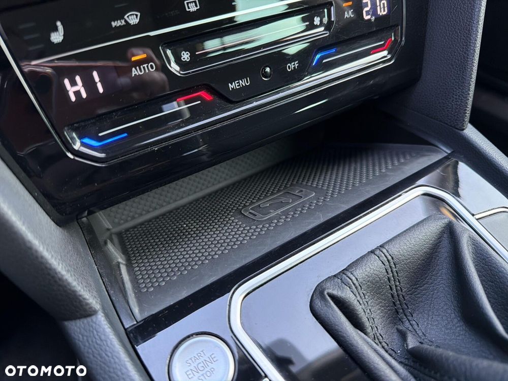 Volkswagen Passat - 34