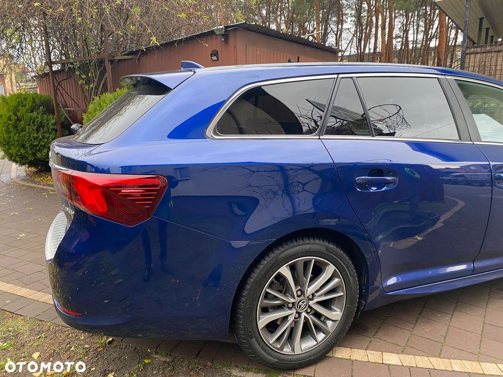 Toyota Avensis 1.8 Premium - 10