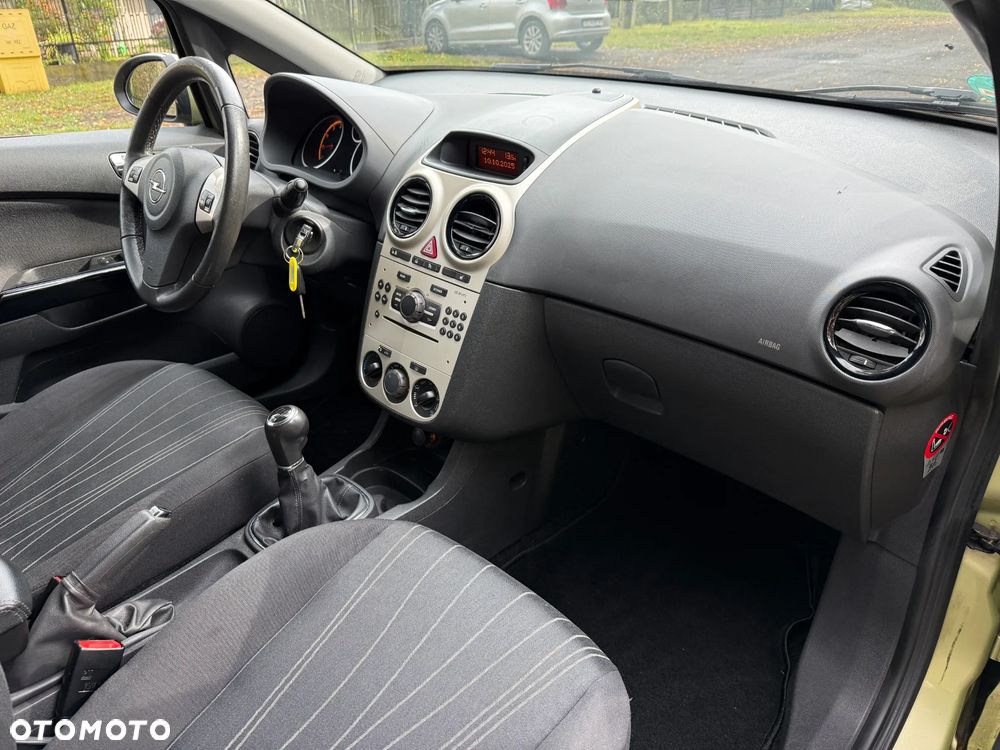 Opel Corsa 1.4 16V Innovation - 26