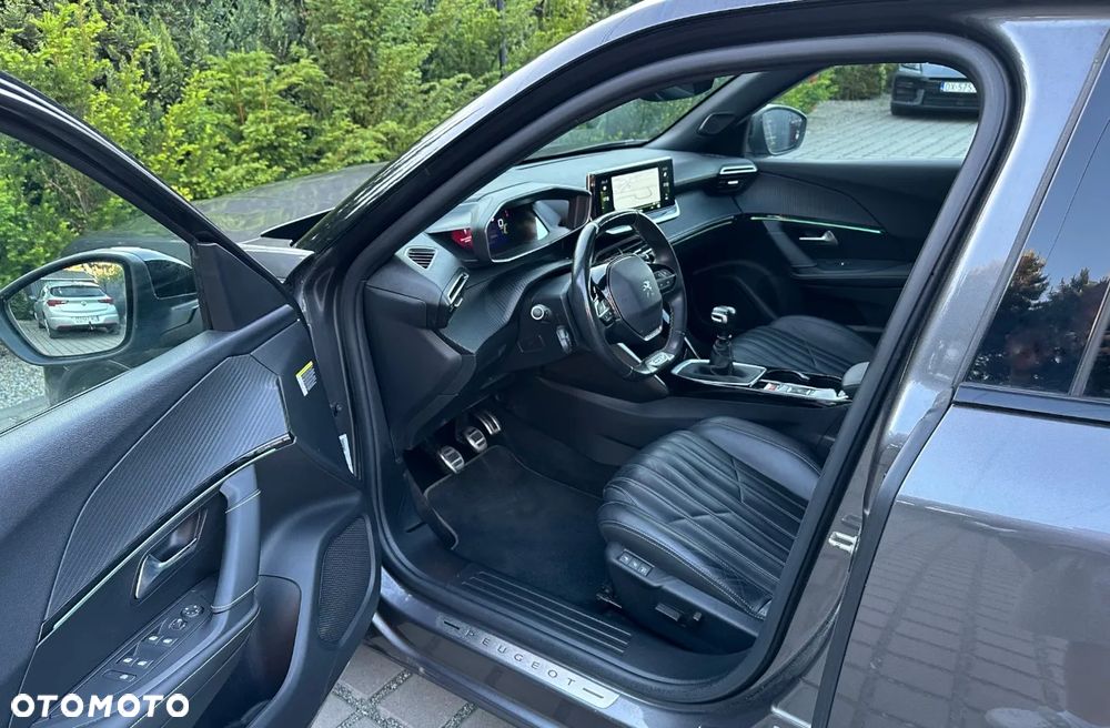 Peugeot 2008 1.2 PureTech GT Line S&S - 11