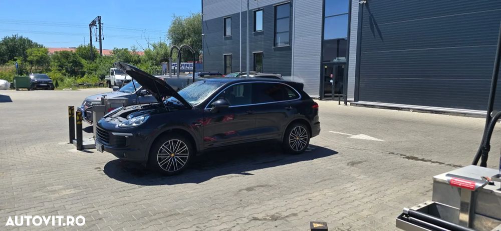 Porsche Cayenne 3.0 L - 7