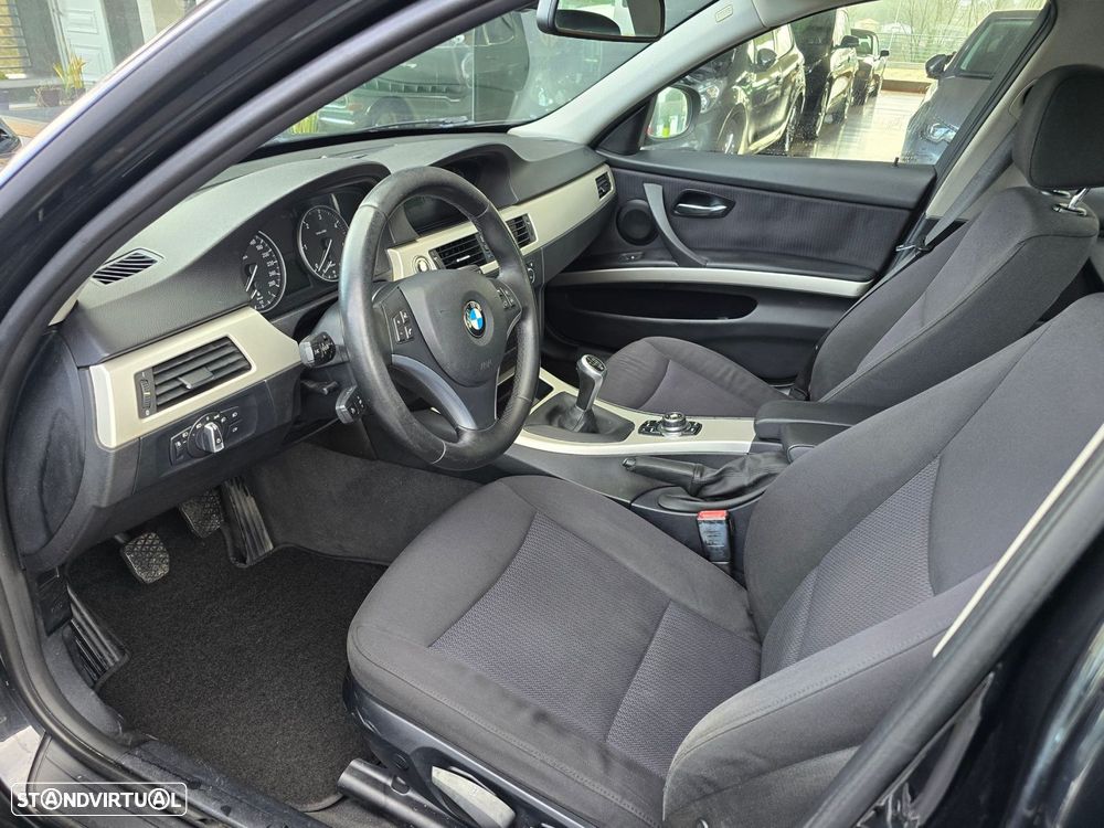 BMW 318 d Navigation Sport - 13