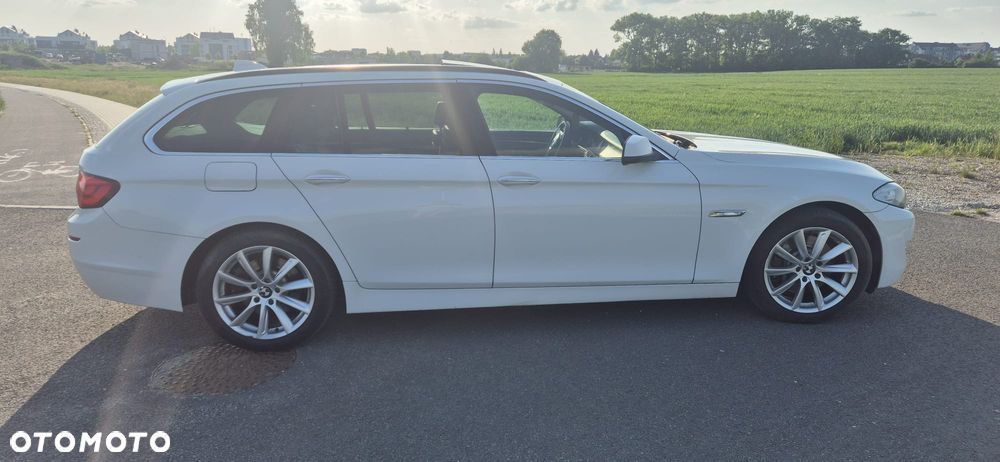 BMW Seria 5 525d xDrive - 26