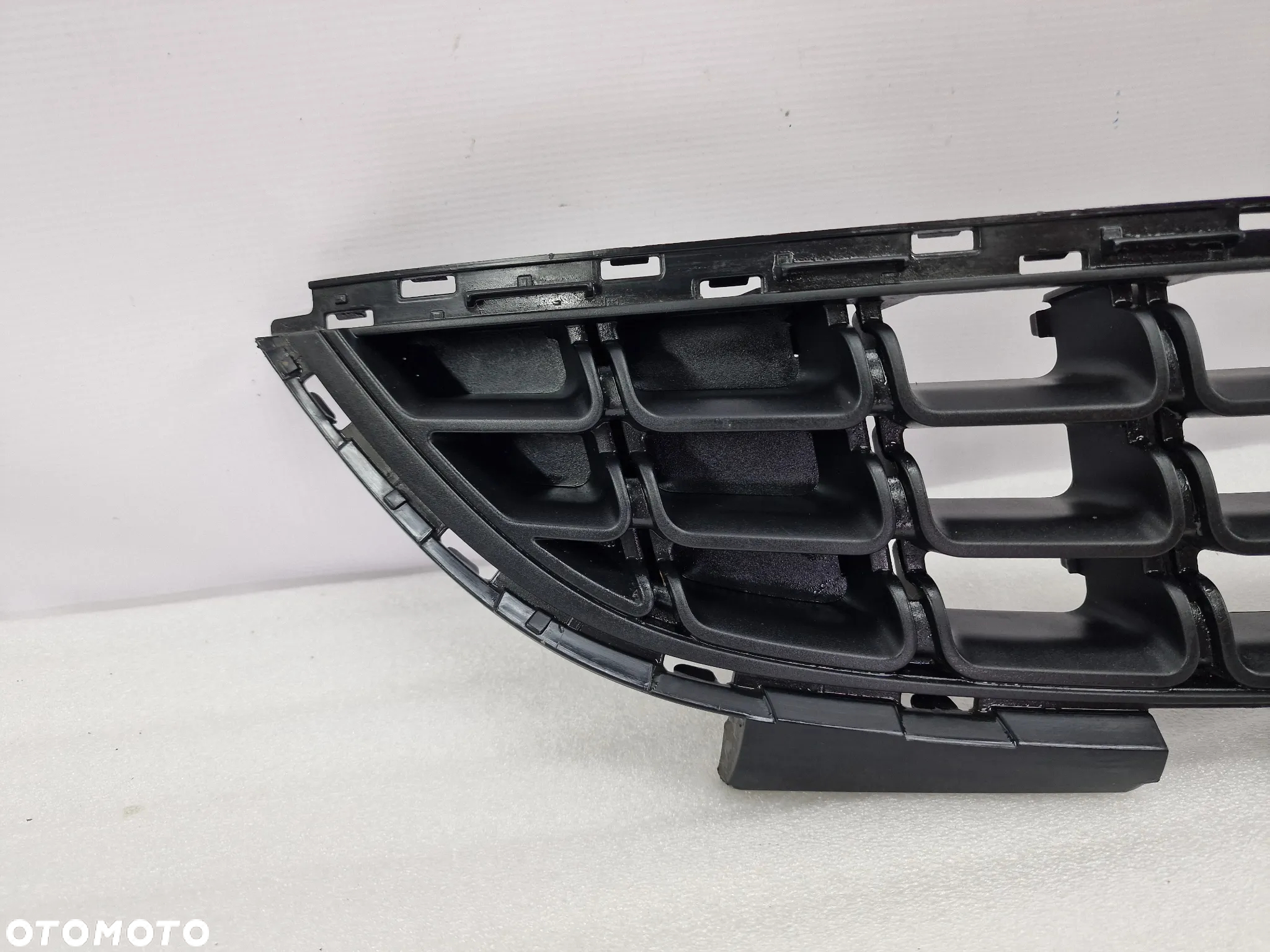 OPEL CORSA D LIFT 11 - KRATKA ŚRODKOWA ZDERZAKA PRZEDNIEGO PRZÓD , NR 13286021 , NR AUKCJI KR27 - 2