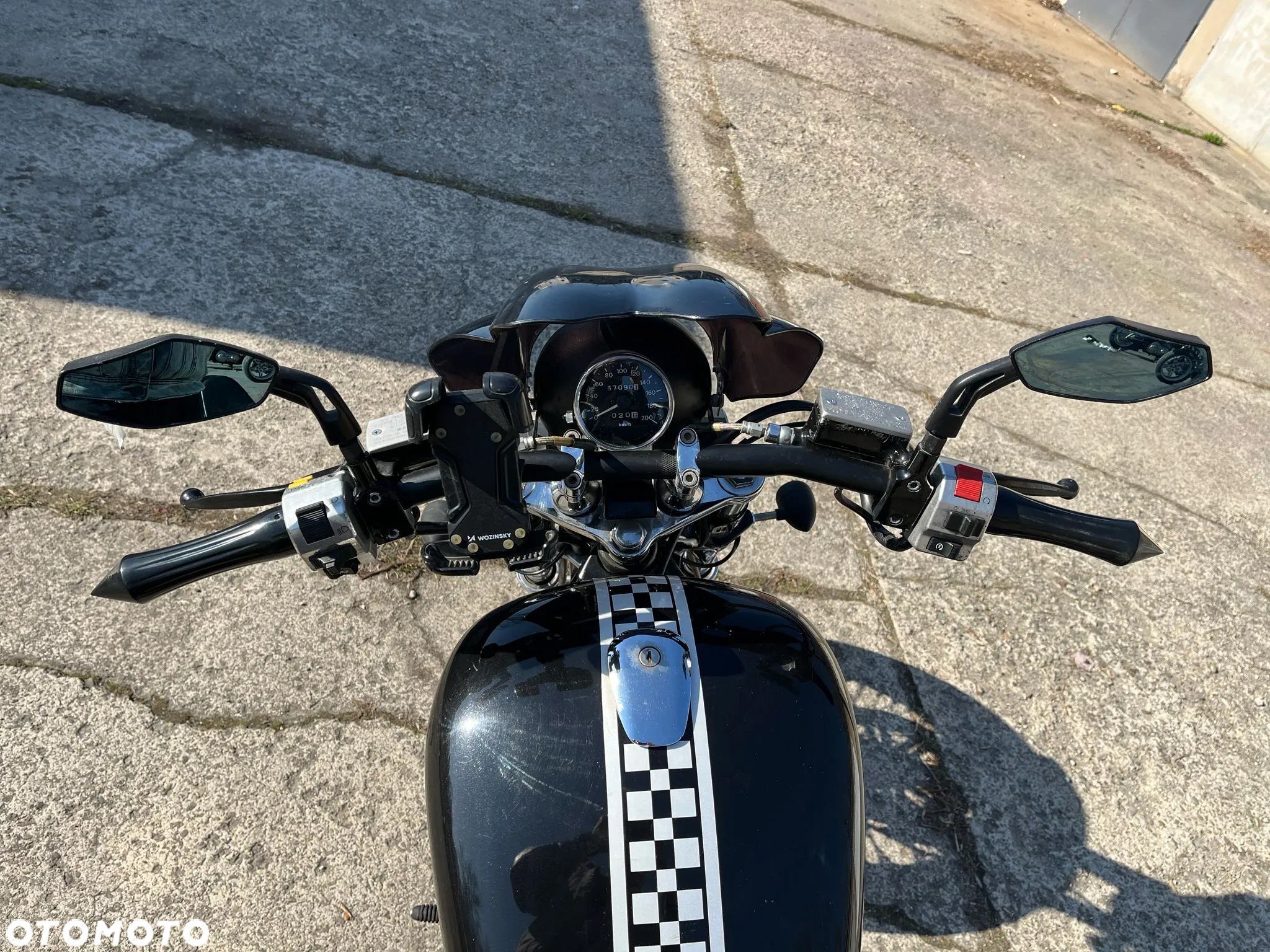 Suzuki Intruder - 11