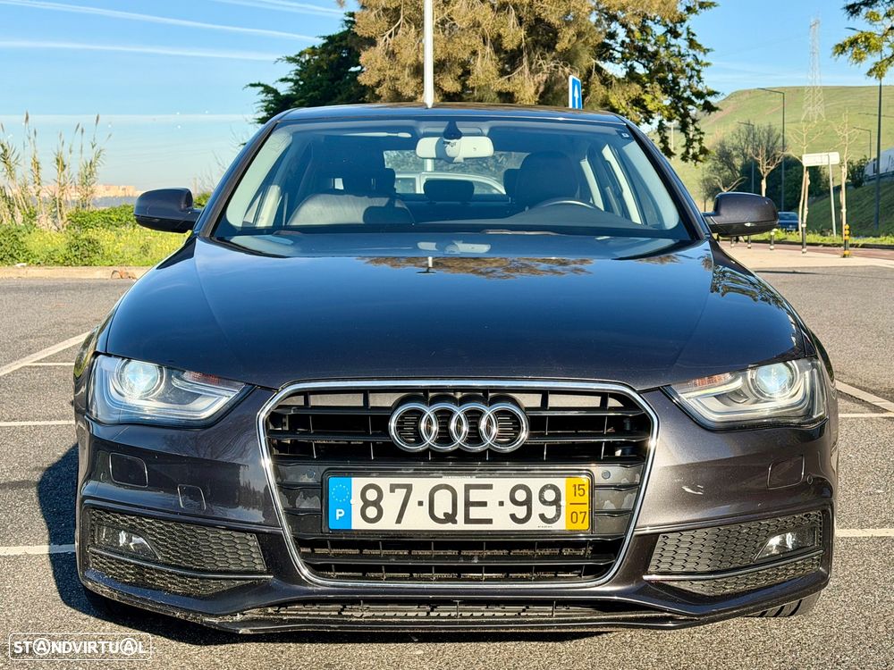 Audi A4 2.0 TDI S-line - 2