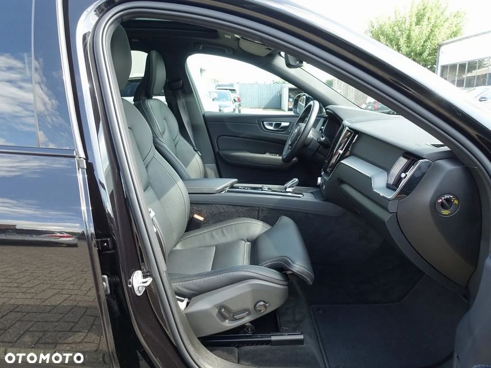 Volvo XC 60 T8 AWD Plug-in Hybrid Plus Black Edition - 17