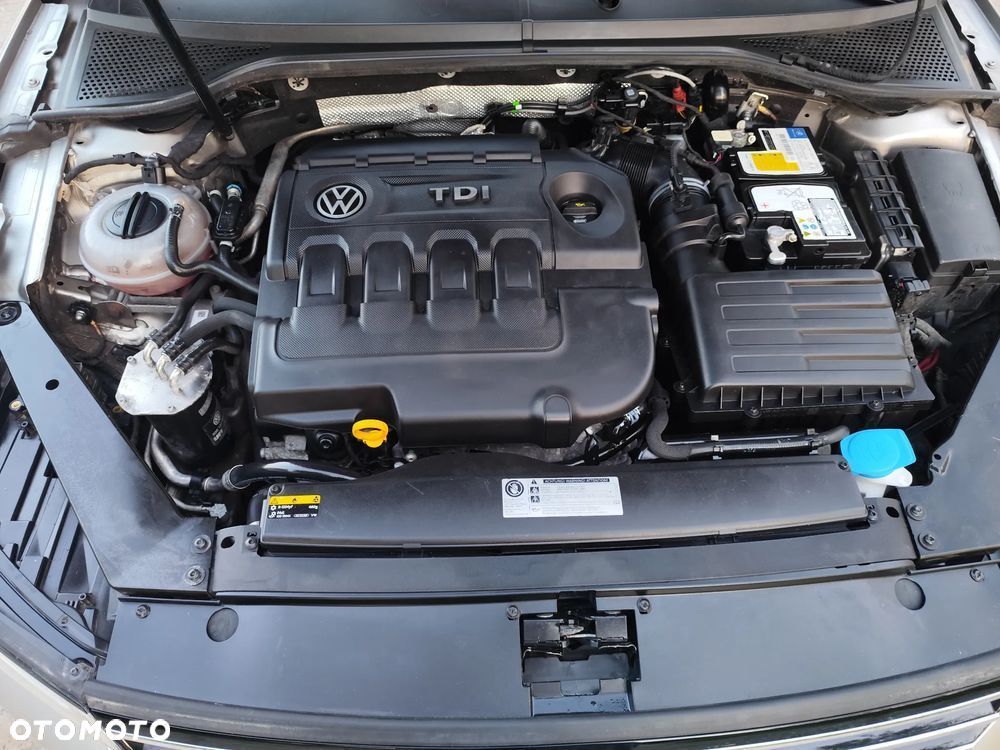 Volkswagen Passat 2.0 TDI SCR DSG Comfortline - 24