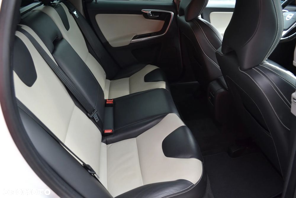 Volvo XC 60 D3 Drive-E Kinetic - 9